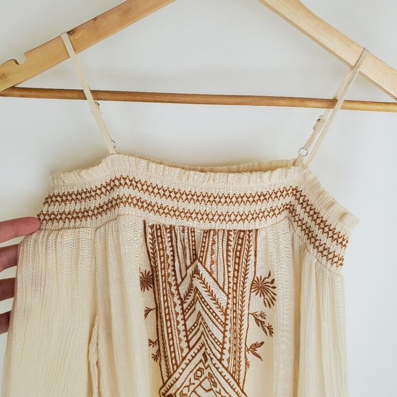 MINE small off the shoulder top - Picture 5 of 9